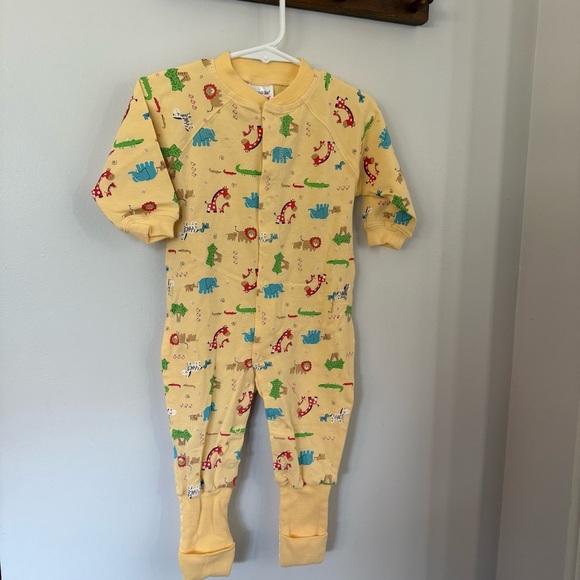 snugabye Other - Snugabye Charming Yellow Animal Print Kids Footie